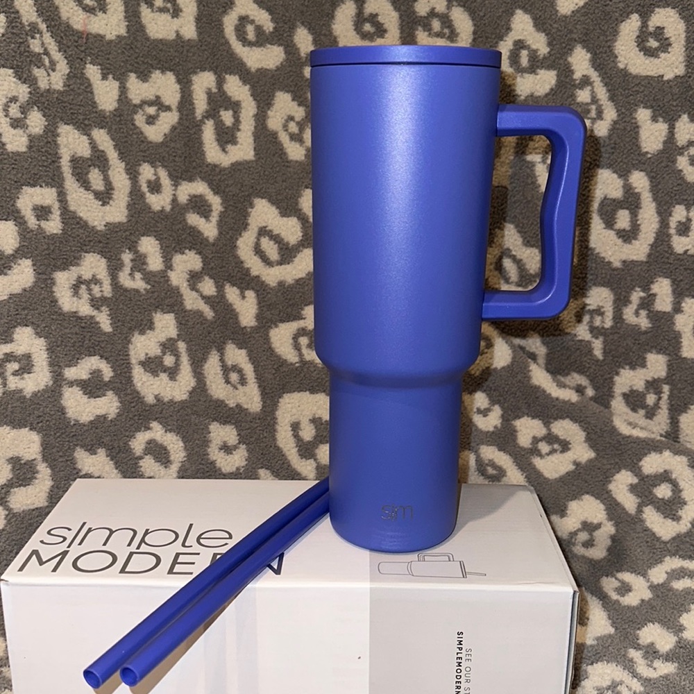 New Simple Modern TREK 40oz Tumbler in Very Peri 😍